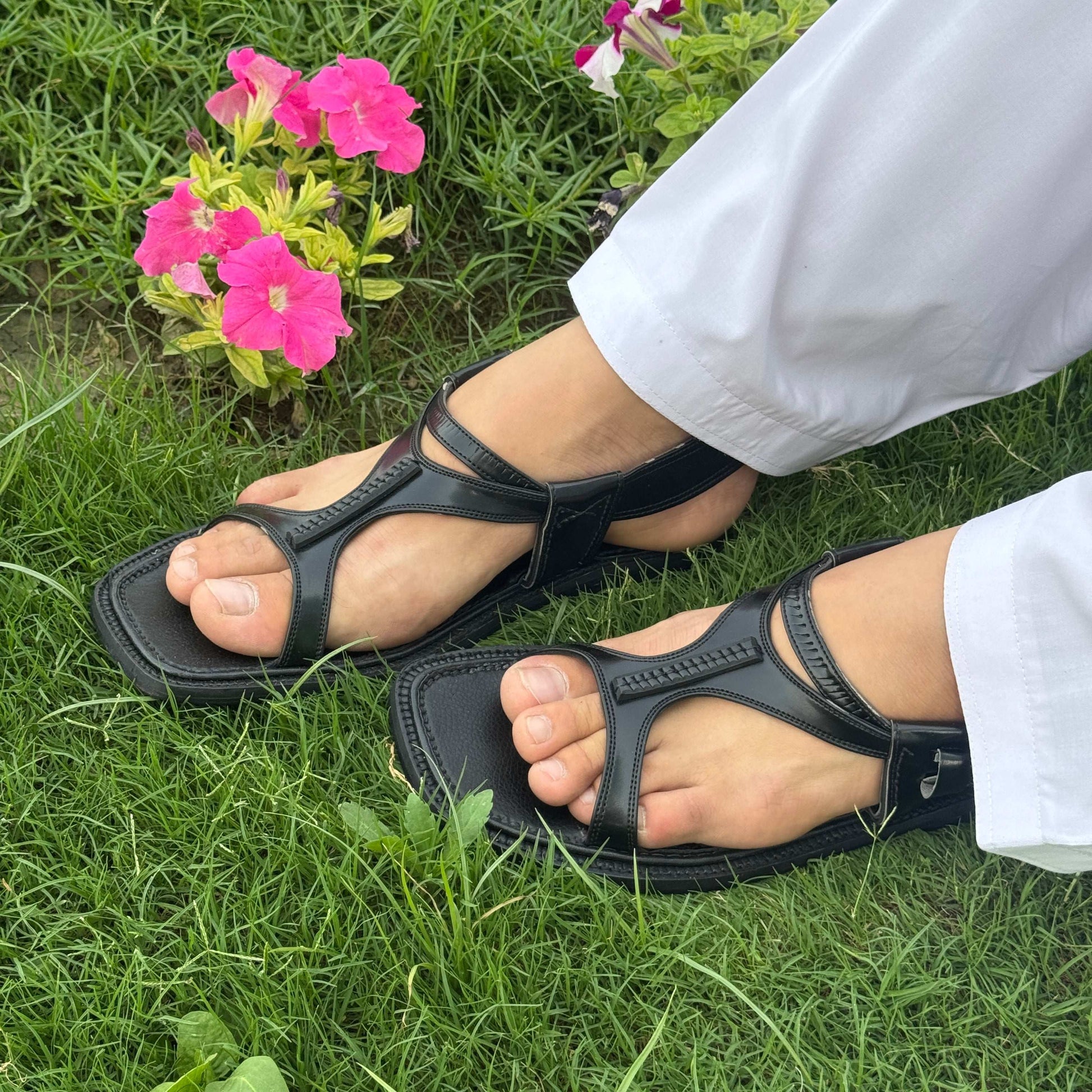 Elegant Black Pajandar Chappal
